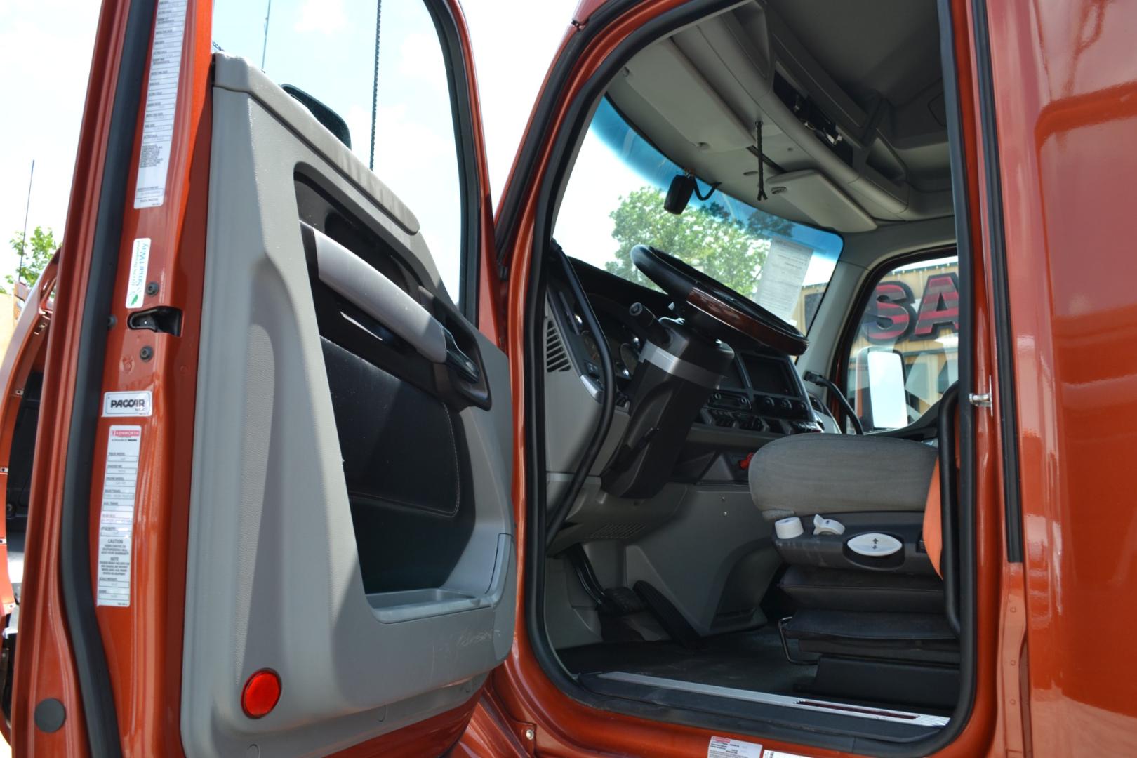 2020 ORANGE /BLACK KENWORTH T680 with an PACCAR MX13 12.9L 455HP engine, PACCAR PO-16F112C 12SPD AUTOMATED transmission, located at 9172 North Fwy, Houston, TX, 77037, (713) 910-6868, 29.887470, -95.411903 - Photo#12